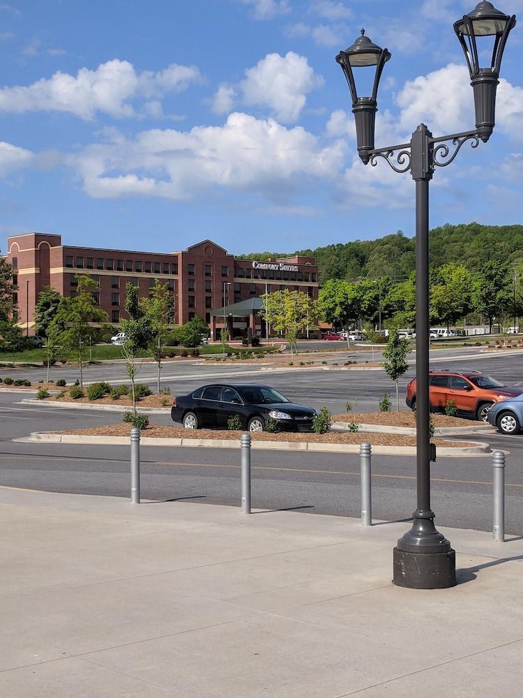 Comfort Suites Outlet Center Asheville Exterior photo