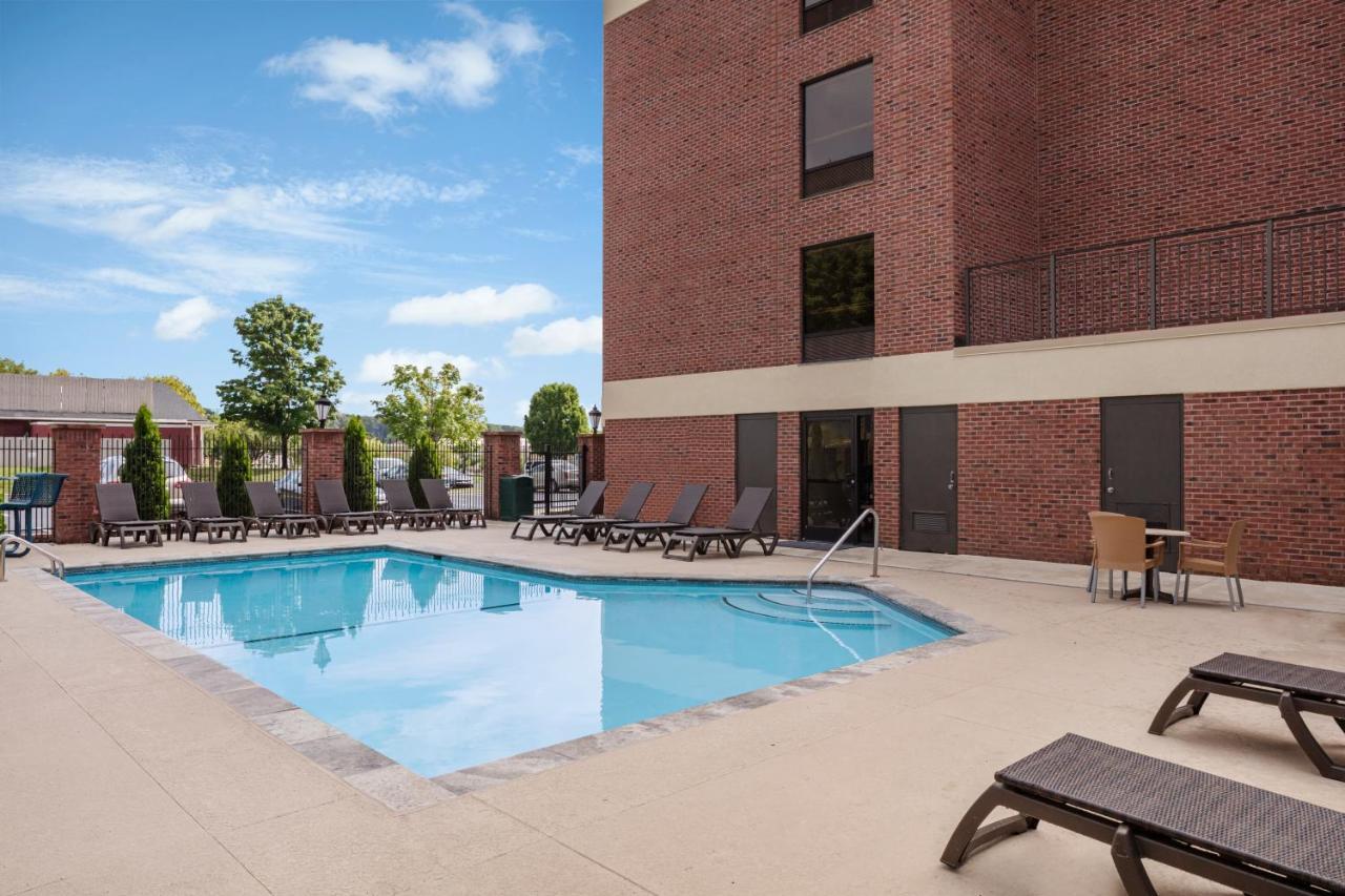 Comfort Suites Outlet Center Asheville Exterior photo