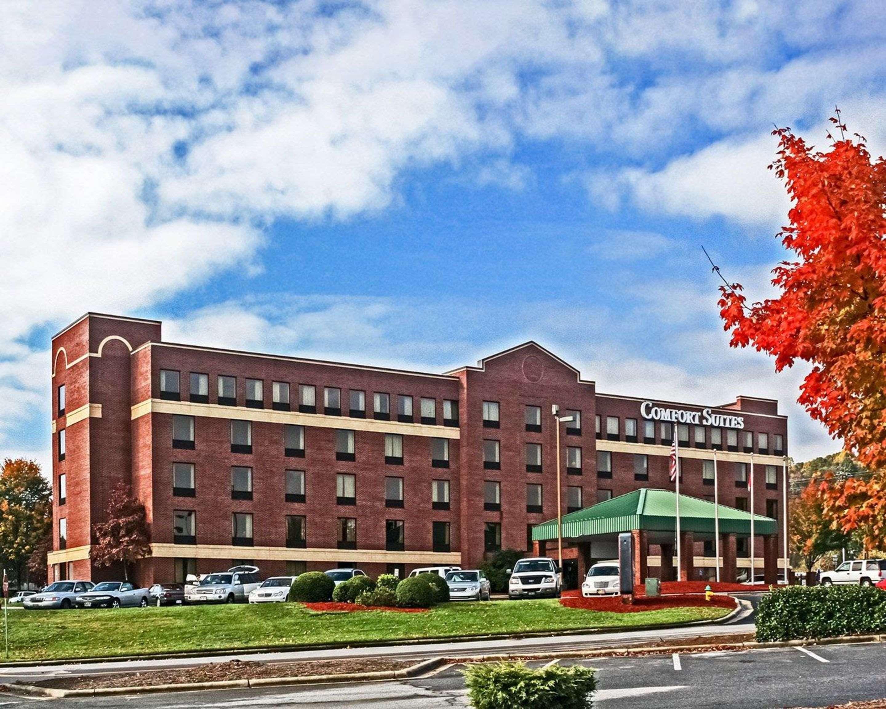 Comfort Suites Outlet Center Asheville Exterior photo