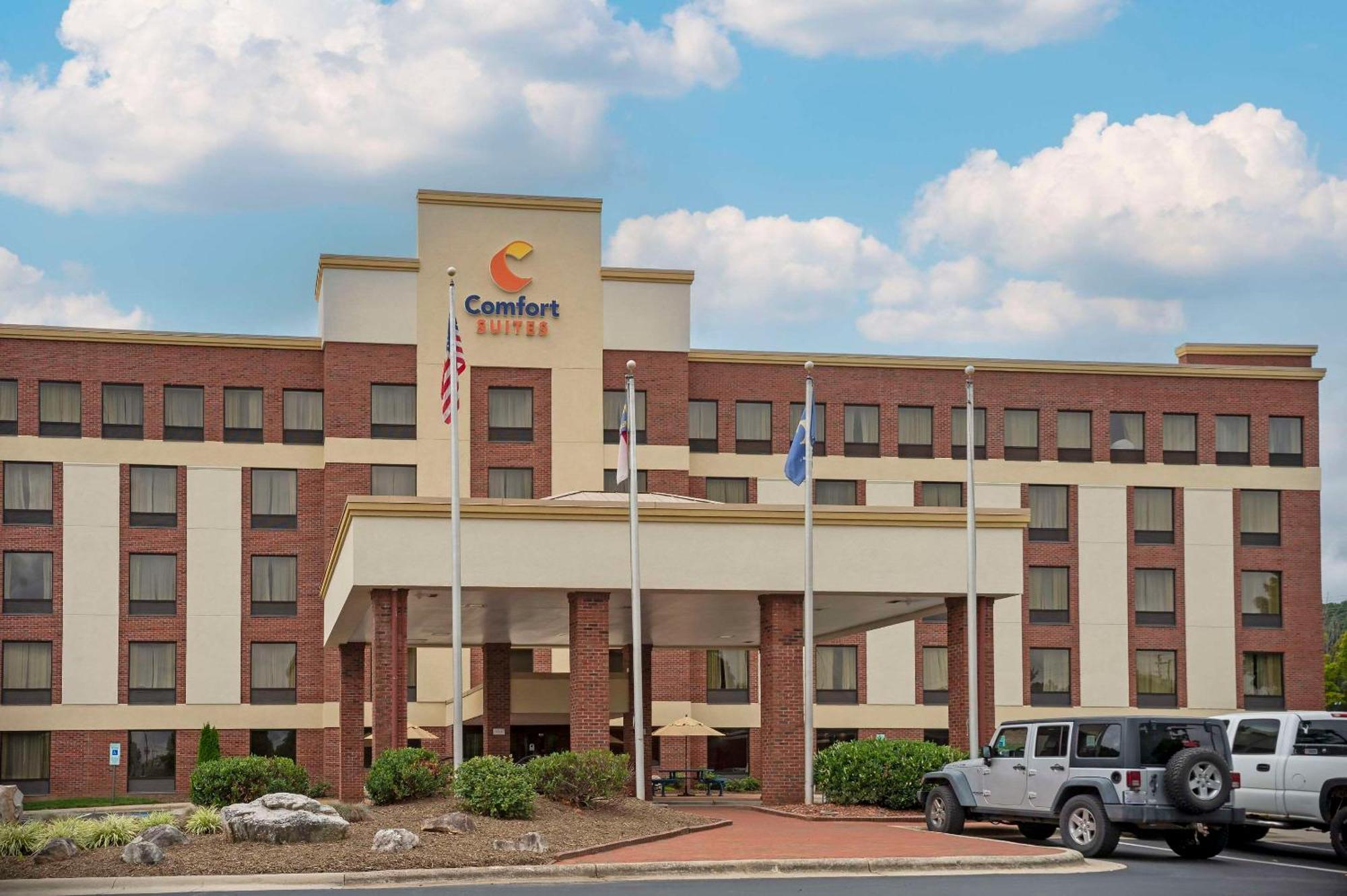 Comfort Suites Outlet Center Asheville Exterior photo